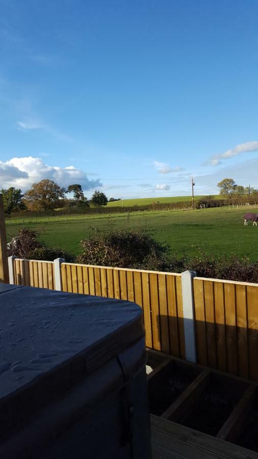 Ruth'S Refresh Country Retreat With Private Hot Tub Villa Shrewsbury Bagian luar foto