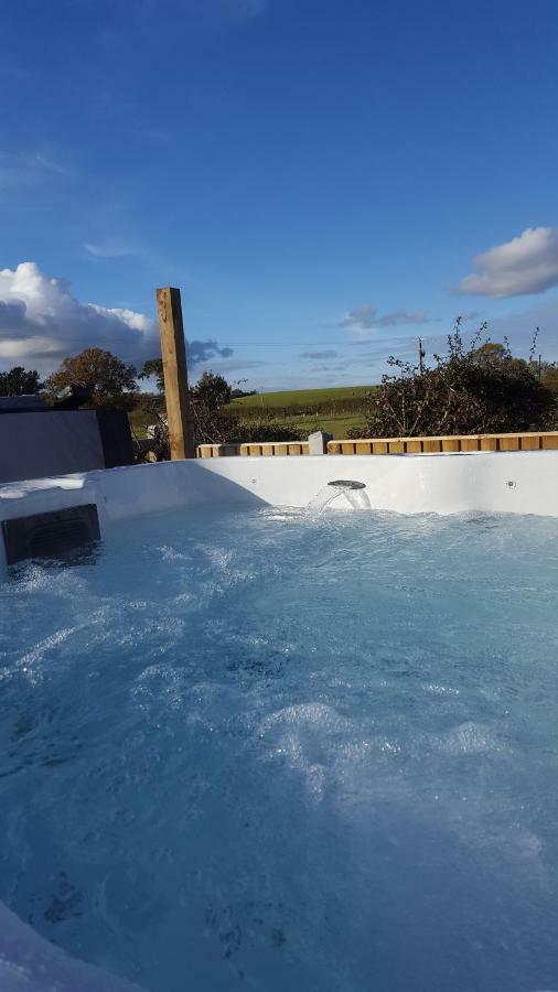 Ruth'S Refresh Country Retreat With Private Hot Tub Villa Shrewsbury Bagian luar foto